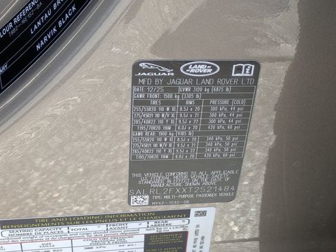 New 2026 Land Rover Discovery Dynamic SE image 35