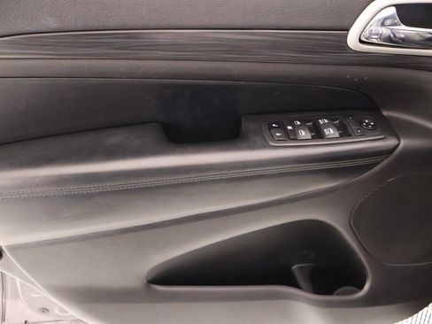 Used 2021 Jeep Grand Cherokee Laredo X image 16