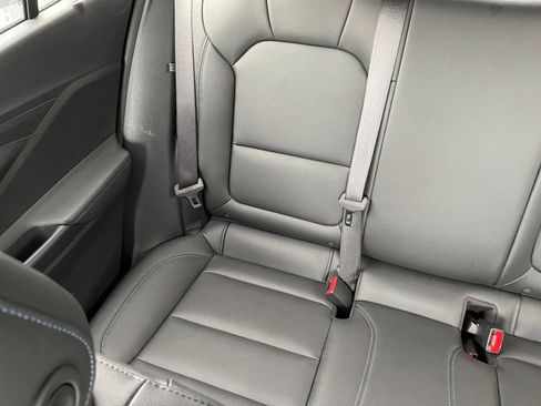 Used 2025 Buick Envista Sport Touring image 38