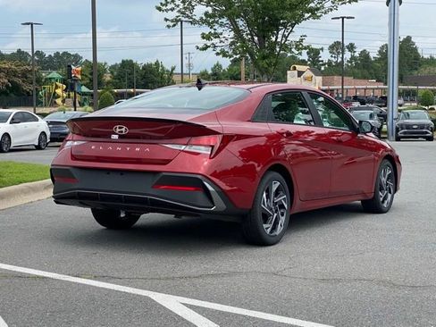 Certified 2025 Hyundai Elantra SEL image 7