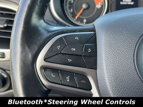 Used 2020 Jeep Cherokee Latitude Plus w/ Cold Weather Group image 7