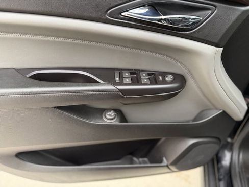 Used 2011 Cadillac SRX Luxury image 16