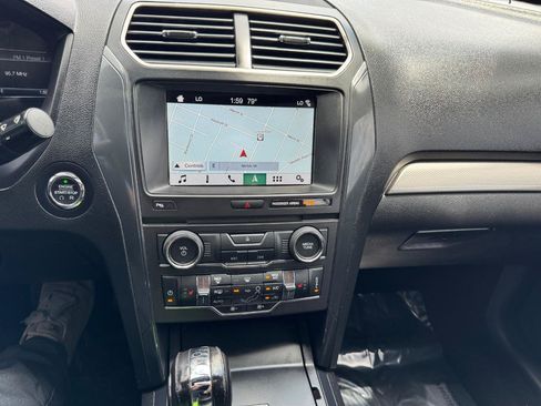Used 2018 Ford Explorer XLT w/ Equipment Group 202A FWD image 26