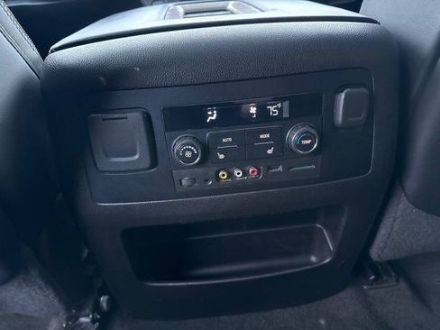 Used 2015 GMC Yukon XL Denali w/ Premium Package image 32