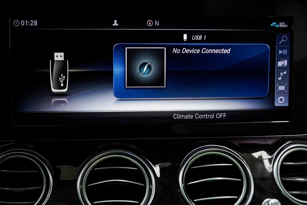 Used 2019 Mercedes-Benz E 450 4MATIC Wagon image 32