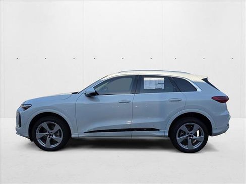 New 2025 Audi Q5 Premium w/ Premium Plus AWD/4WD image 8
