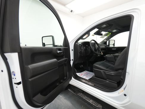 Used 2025 Chevrolet Silverado 2500 W/T w/ WT Convenience Package image 16