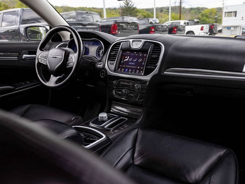 Used 2021 Chrysler 300 Touring L AWD/4WD image 29