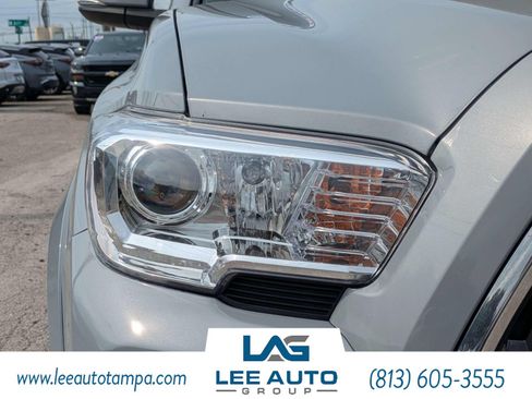 Used 2018 Toyota Tacoma TRD Sport w/ Technology Package RWD image 9