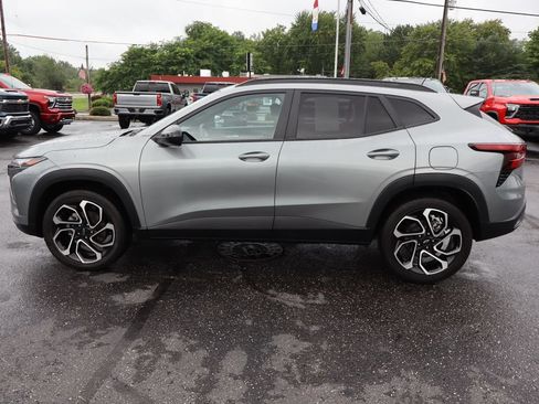 Used 2024 Chevrolet Trax RS FWD image 25