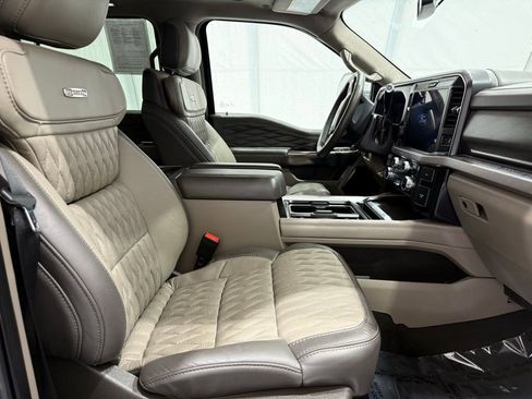 Certified 2025 Ford F450 Platinum w/ Platinum Plus Package image 21