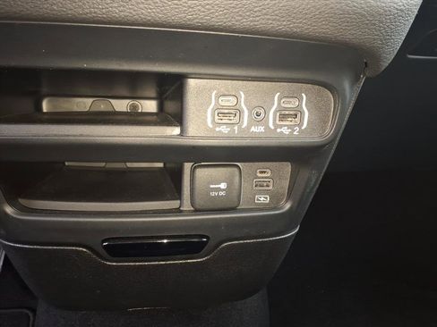 Used 2022 Chrysler Pacifica Touring-L w/ S Appearance Package image 12