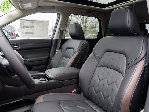 New 2026 Nissan Pathfinder Platinum AWD/4WD image 24