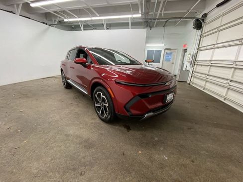 Used 2025 Chevrolet Equinox EV LT w/ Convenience Package image 8