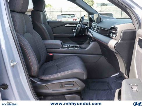 Used 2025 Honda Pilot Sport image 12