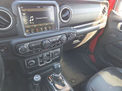 Used 2018 Jeep Wrangler Unlimited Sahara image 28