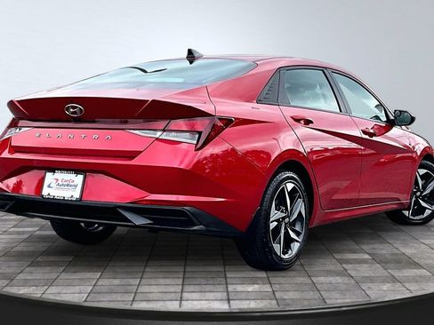 Used 2023 Hyundai Elantra SEL w/ Convenience Package FWD image 5