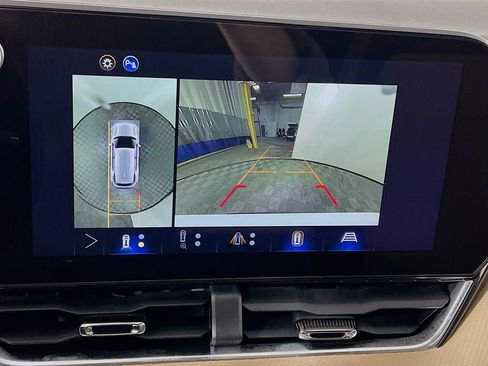 New 2026 Chevrolet Equinox ACTIV w/ Safety and Technology Package image 13