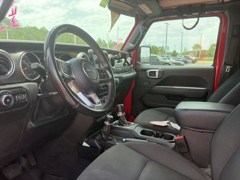 Used 2019 Jeep Wrangler Unlimited Sahara AWD/4WD image 6