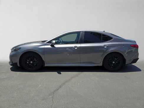 Used 2025 Toyota Camry SE FWD image 6
