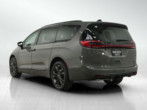Used 2023 Chrysler Pacifica Touring-L w/ Road Tripper Package image 3