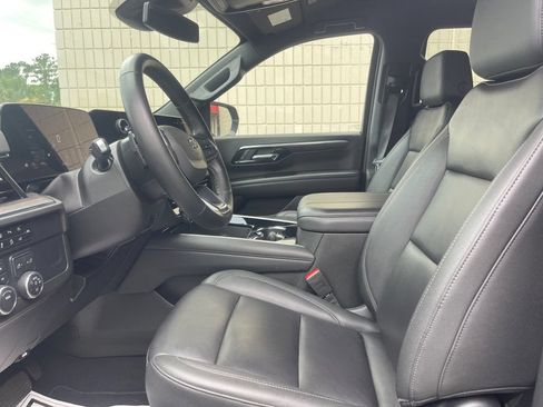 Used 2025 Chevrolet Suburban Z71 AWD/4WD image 10