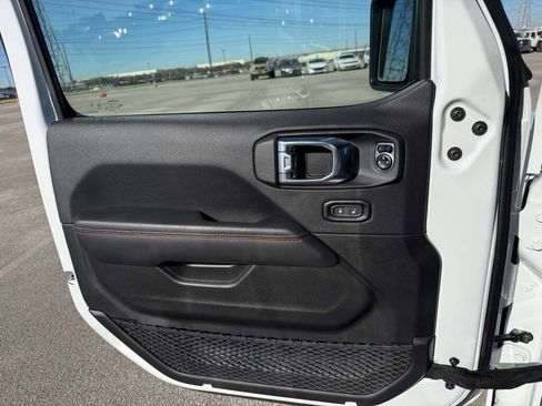 New 2025 Jeep Wrangler Unlimited Rubicon image 27