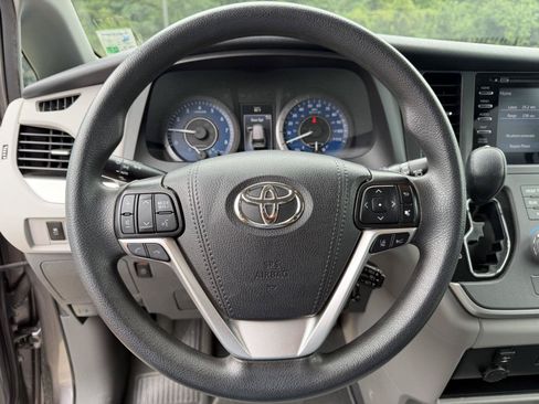 Used 2020 Toyota Sienna LE FWD image 6