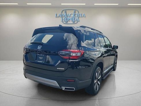 Used 2023 Honda Pilot Touring image 5