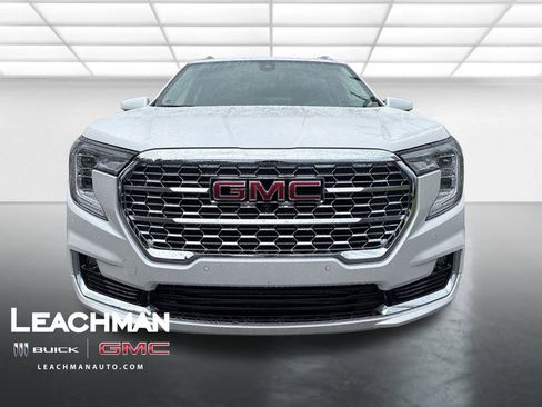 Used 2024 GMC Terrain Denali w/ Denali Premium Package AWD/4WD image 10