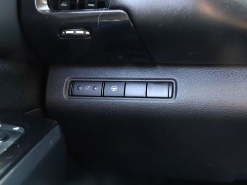 Used 2022 Nissan Pathfinder SV image 37