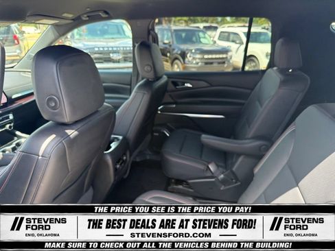 Used 2025 Chevrolet Traverse Z71 w/ Enhanced Driving Package AWD/4WD image 34