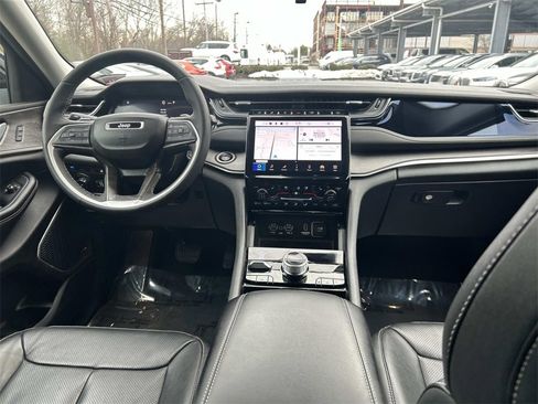 Used 2023 Jeep Grand Cherokee 4WD 4xe w/ Luxury Tech Group II image 17