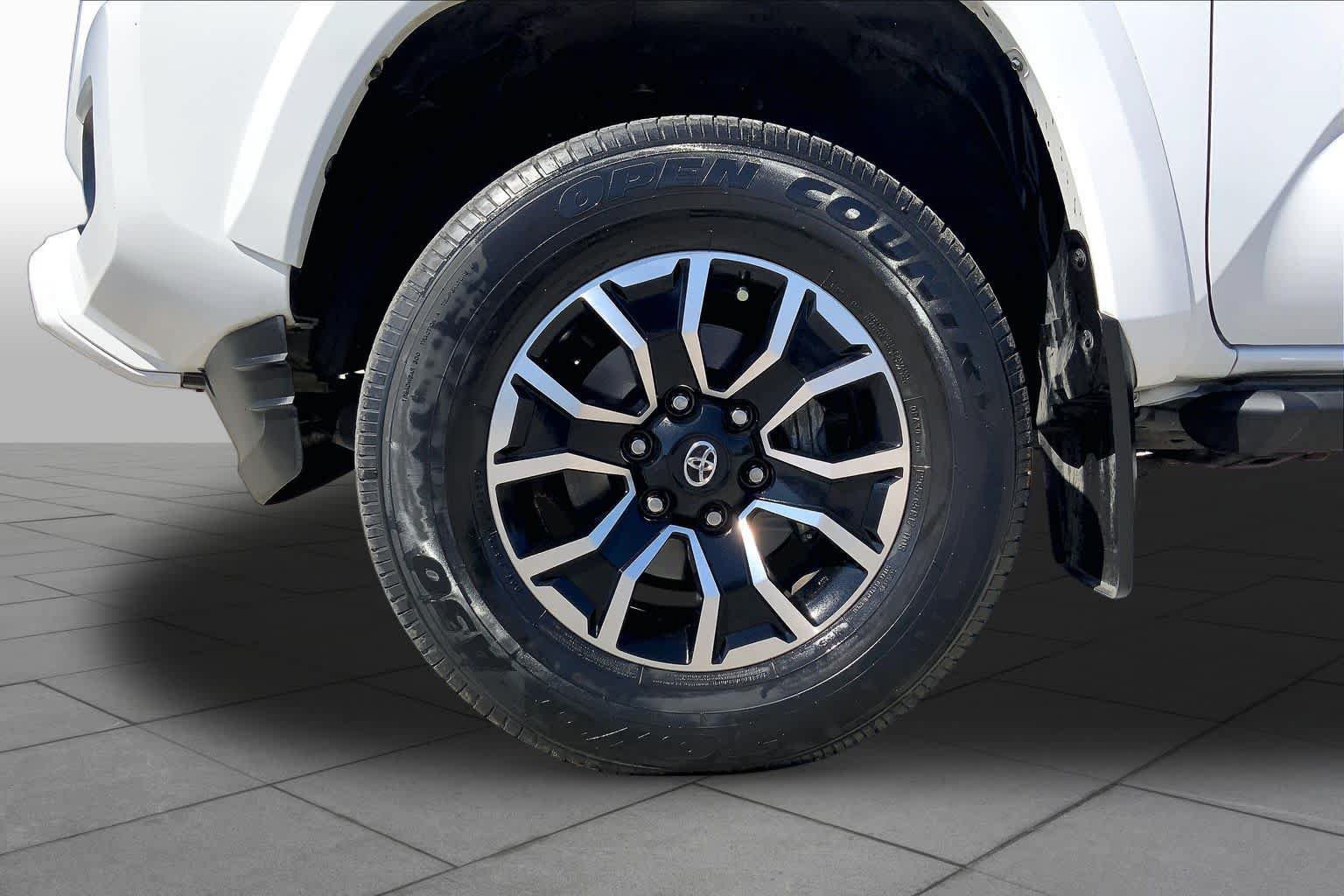 Used 2022 Toyota Tacoma TRD Sport w/ TRD Premium Sport Package RWD image 11