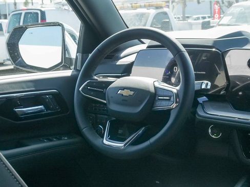 New 2026 Chevrolet Suburban Premier AWD/4WD image 15