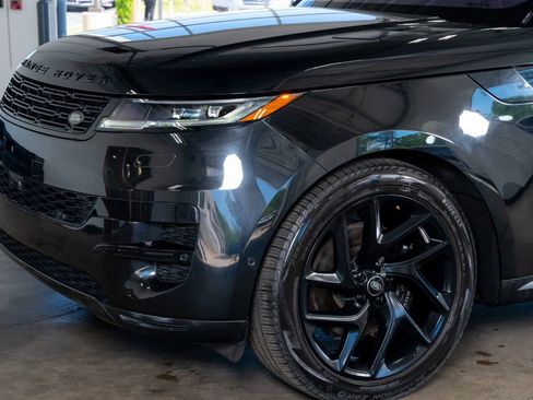 Used 2023 Land Rover Range Rover Sport SE image 12