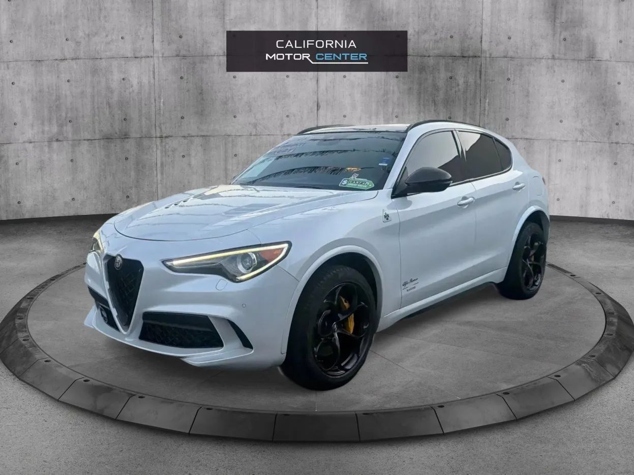 Used 2018 Alfa Romeo Stelvio Quadrifoglio w/ Driver Assist Dynamic Package AWD/4WD image 3