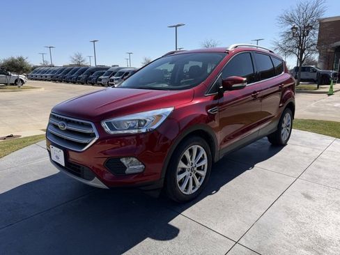 Used 2017 Ford Escape Titanium image 3