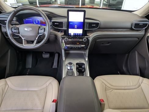 Used 2022 Ford Explorer Platinum w/ Equipment Group 601A AWD/4WD image 17