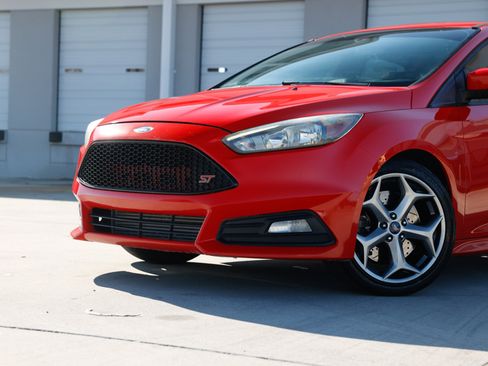 Used 2017 Ford Focus ST image 28