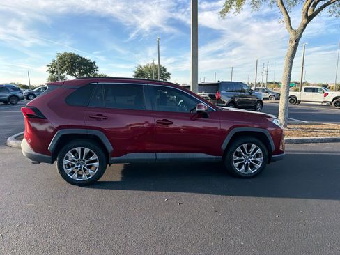 Used 2019 Toyota RAV4 XLE Premium FWD image 4