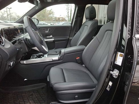 Used 2026 Mercedes-Benz GLB 250 4MATIC image 10