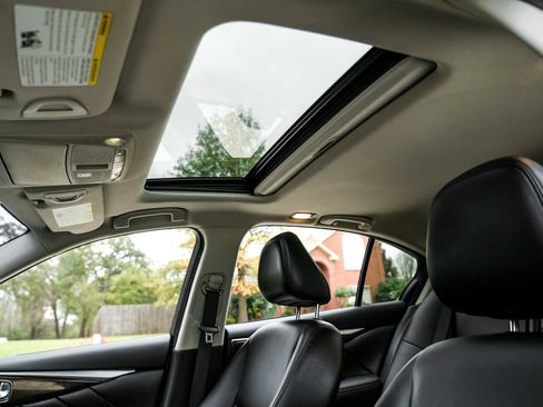 Used 2018 INFINITI Q50 Luxe w/ Essential Package (3.0T Luxe) image 5