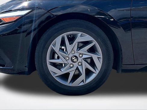 Used 2024 Hyundai Elantra SEL FWD image 9