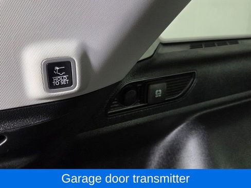 Used 2023 Jeep Grand Cherokee Limited w/ Black Appearance Package image 12