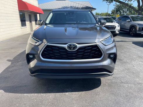 Used 2025 Toyota Highlander LE FWD image 7