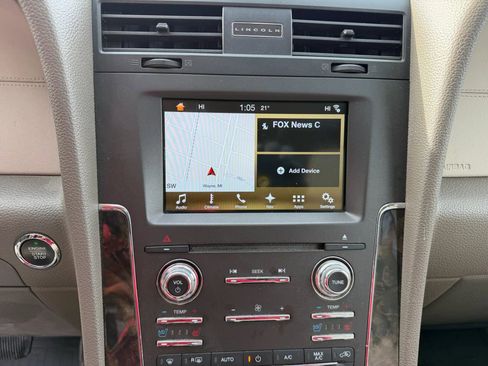 Used 2016 Lincoln Navigator Select image 21