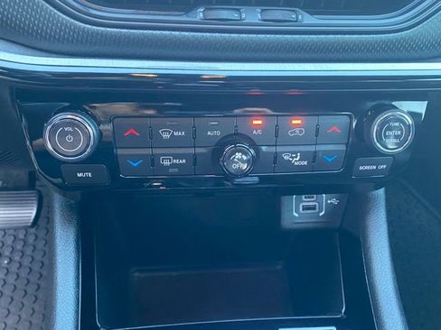 Used 2024 Jeep Compass Trailhawk image 23