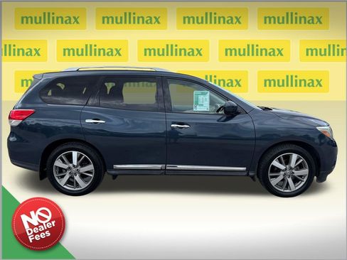 Used 2016 Nissan Pathfinder Platinum image 2