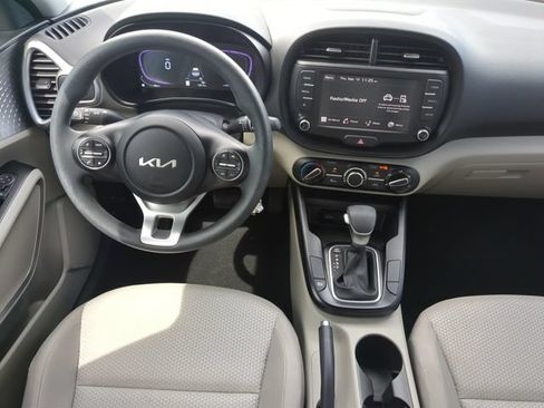 Used 2025 Kia Soul LX FWD image 15